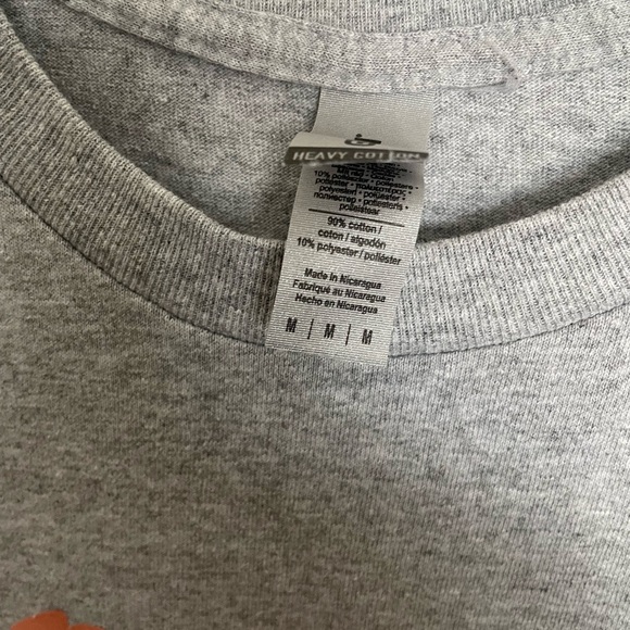 🎅🏼5/$10 GUC “mama” T-Shirt - Picture 3 of 4